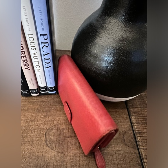 Prada Saffiano Wallet (with COA) - Picture 3 of 15